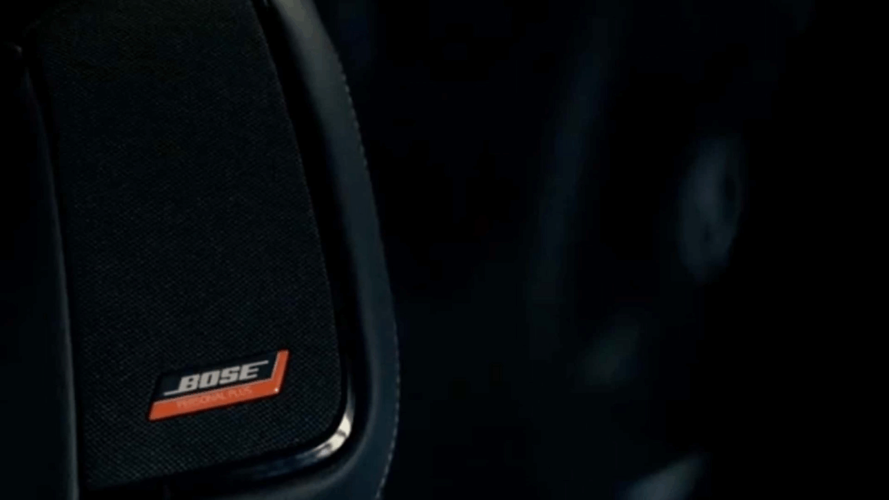 Nissan Kicks 2026 revela interior tecnológico e som Bose nos encostos, com teto solar panorâmico e motor 1.0 turboflex. Saiba tudo!