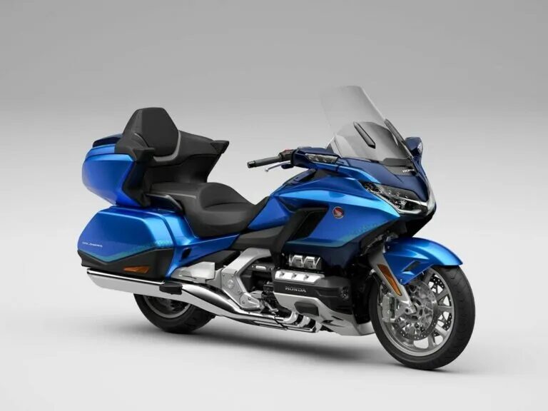 Honda Gold Wing 2025, com seu motor de 1.833 cc, redefine o segmento de motos de turismo, oferecendo potência, conforto e inovação como nunca antes.