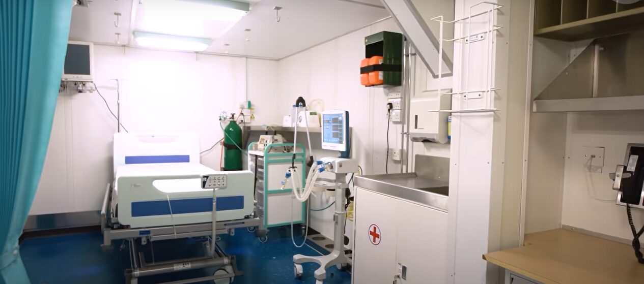 O NAM Atlântico tem um hospital completo a bordo, com centro cirúrgico, UTI e até laboratório. Ele está sempre pronto pra atender emergências ou ajudar em missões humanitárias no mar. Foto: Canal Aero Por Trás da Aviação