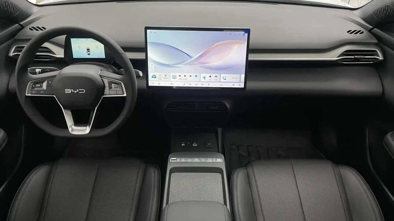 Sedã elétrico BYD e7 chega a R$ 79 mil na China com visual ousado e foco em motoristas de app. Veja por que ele pode chocar o mercado! (Imagem: reproduçã)