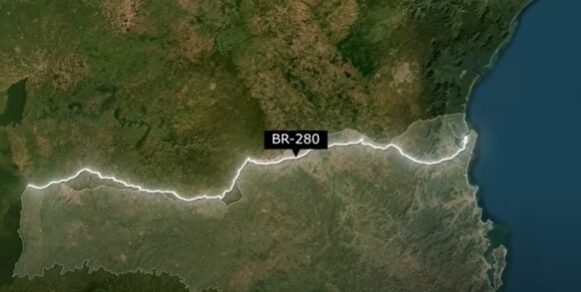 A cidade é rota para o Porto de São Francisco do Sul, crucial para o escoamento da produção. Imagem do Canal Construction Time.