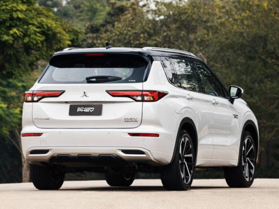 O Mitsubishi Outlander PHEV 2026 chega com até 26 km/l, sete lugares e tecnologia híbrida que pode revolucionar o mercado brasileiro de SUVs.