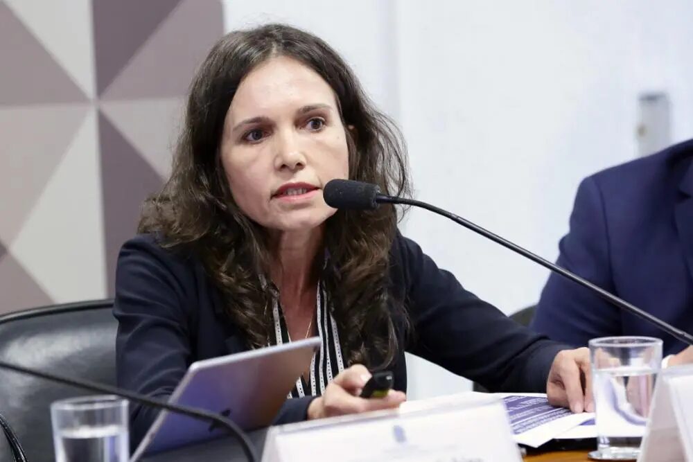Márcia Eliza volta ao INSS para combater fraudes que desviaram milhões de aposentados. Governo Lula aposta em fiscalização de impacto.