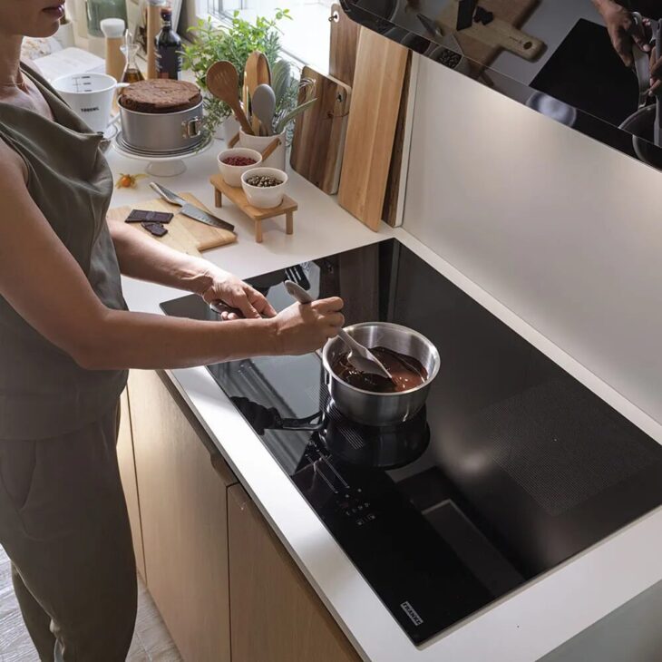 Um eletrodoméstico moderno consome mais que a geladeira e o forno juntos. Entenda por que ele virou o vilão oculto da conta de luz!