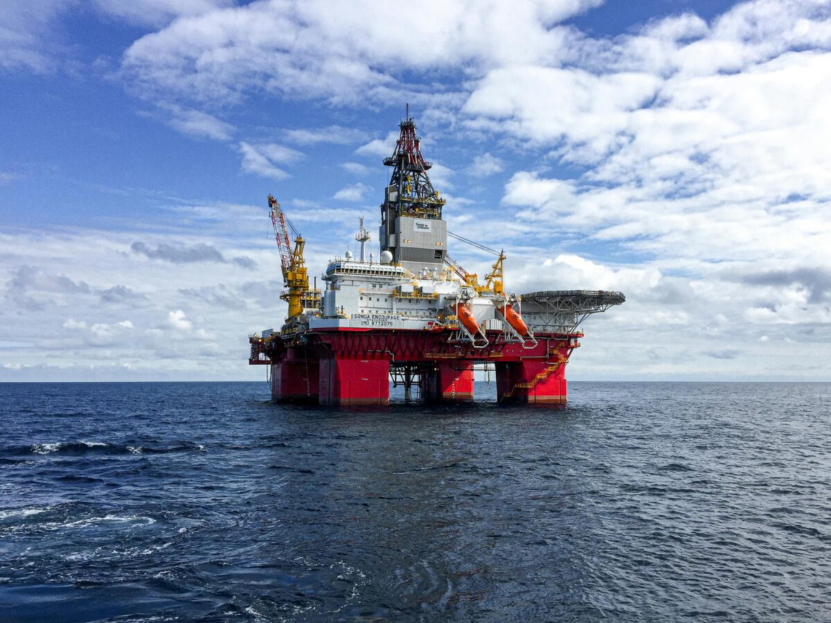 Royalties da exploração de petróleo, xisto e gás natural geram crescimento recorde no Paraná em 2024. Saiba quais municípios mais arrecadaram e como os recursos impactam o desenvolvimento regional.