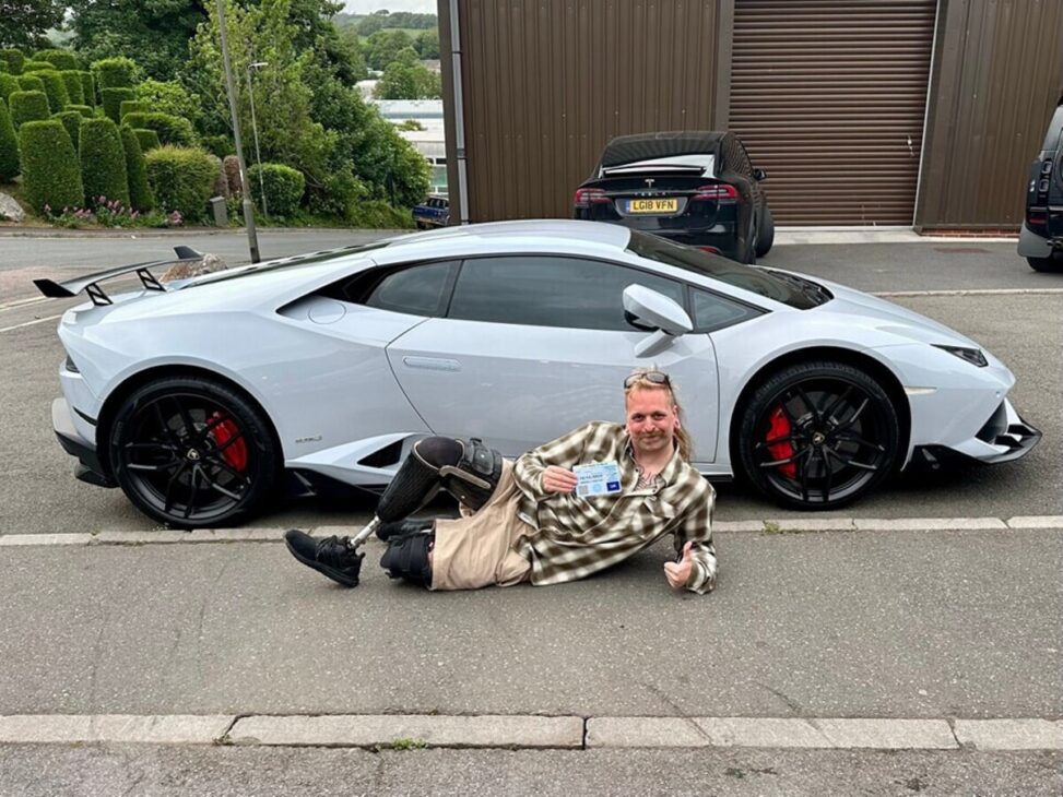 Redes Sociais, Lamborghini, Deficientes