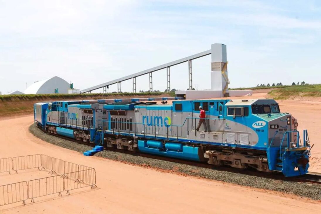 A Rumo tem o direito de operar a Ferrovia Norte-Brasil por 90 anos, até 2079, e agora investe R$ 15 bilhões em sua expansão para o coração do agro