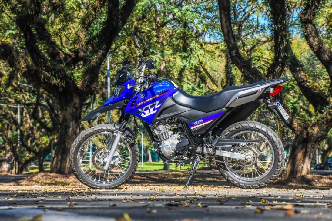 A Yamaha XTZ 150 Crosser é uma trail usada com ABS e faz 41 km/l e autonomia de 400 km