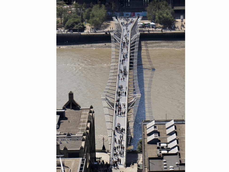 A famosa ponte que balançava demais em Londres, que fechou em 2 dias e foi salva por 89 amortecedores para se tornar um ícone da engenharia