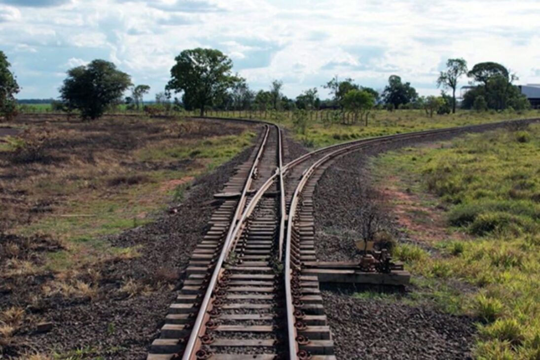 A ferrovia Ressuscitada: como a reativação de um trecho da Malha Oeste em 2025 está transformando o escoamento do agronegócio no MS