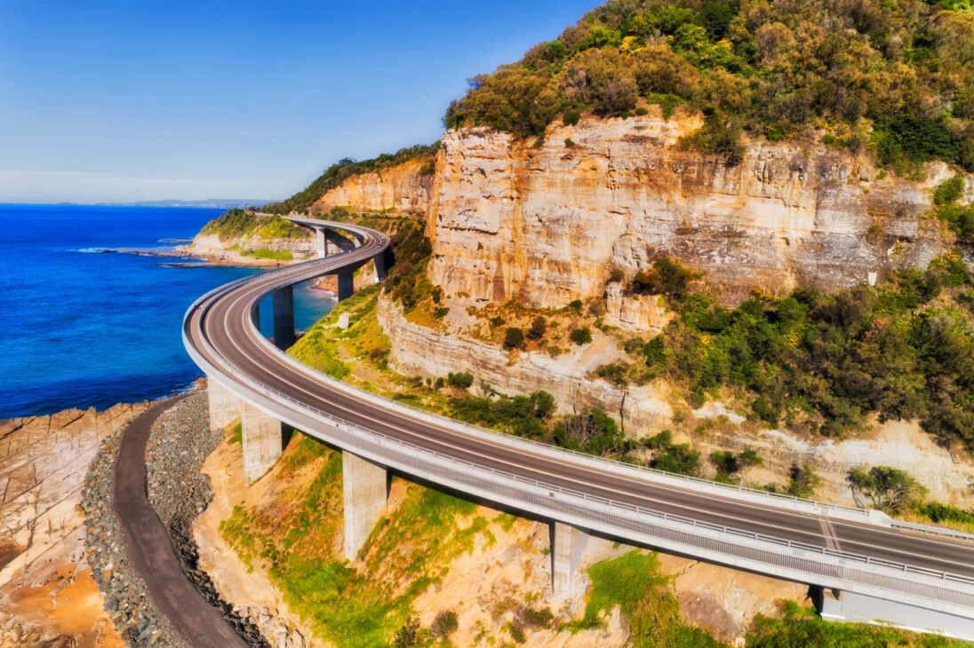 A maior estrada nacional do mundo tem 14.500 km, cruza desertos e cidades, liga todas as capitais do continente e se tornou a aventura definitiva do país