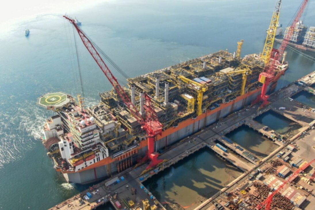 A maior plataforma de petróleo no Brasil processa 225 mil barris por dia e foi construída com um financiamento de US$ 1,63 bilhão