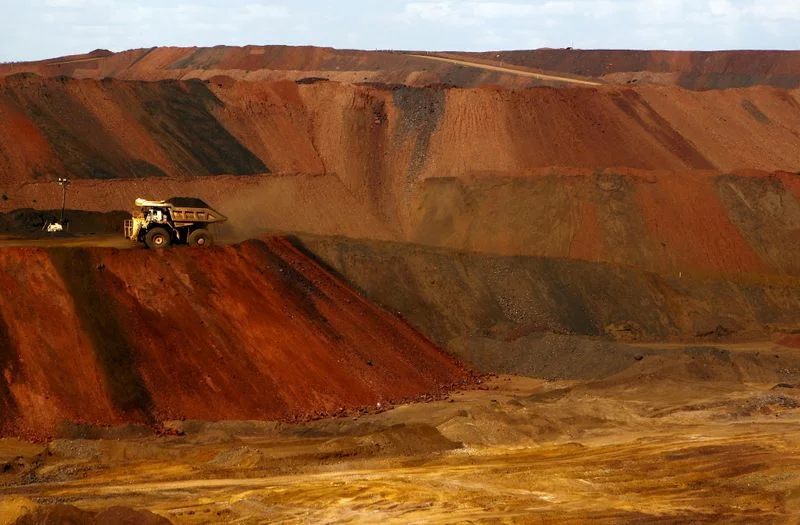 A maior província de mina de ferro do mundo, com mais de 11 bilhões de toneladas de reservas e gera um impacto econômico anual de centenas de bilhões de reais em exportações