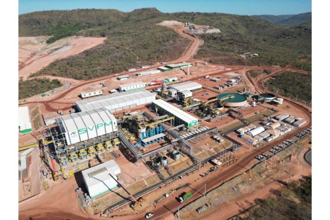 A mina de terras raras de investidores dos EUA em Goiás que vendeu toda a sua produção para a China e tem contrato até 2027