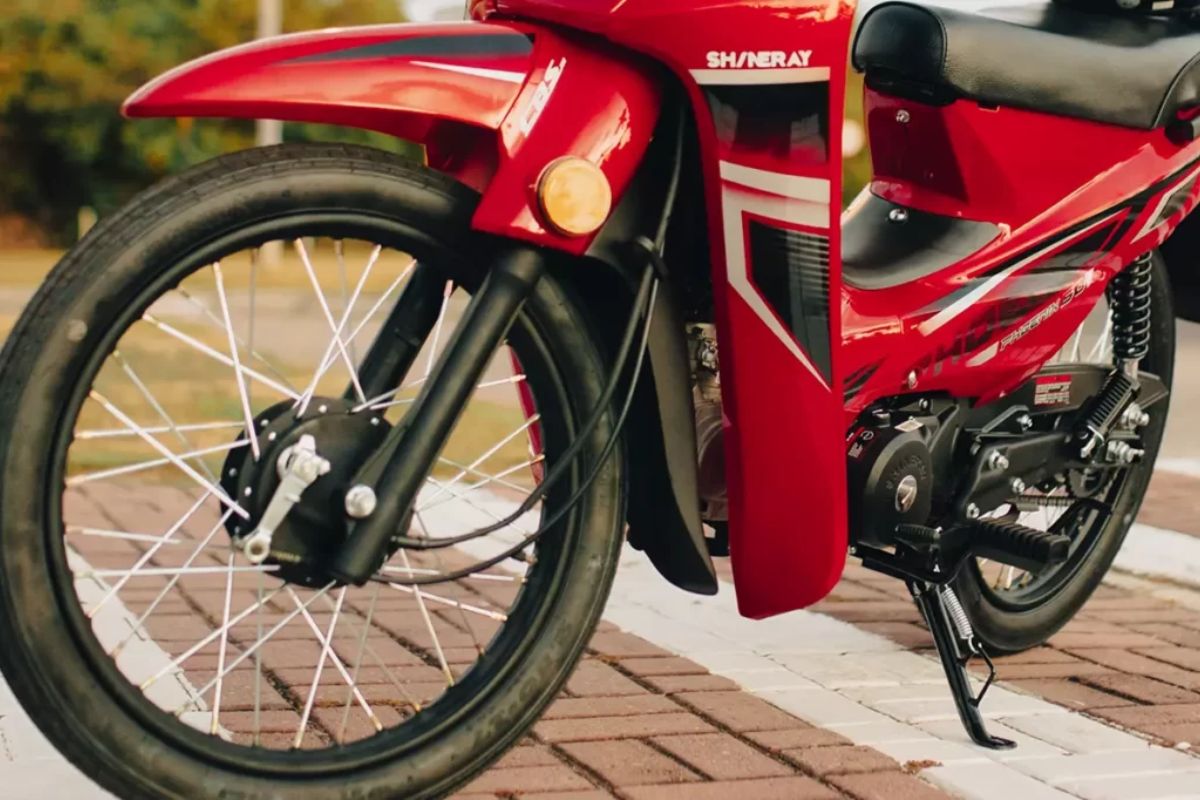 A moto que não exige CNH por 6 mil reais e pode fazer mais de 65 km com um litro de gasolina