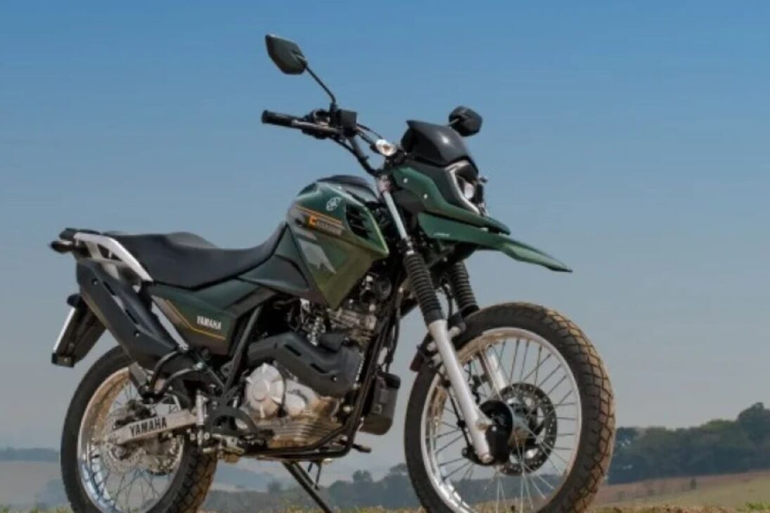 A nova Yamaha com farol de LED e suspensão com link, que briga para ser a trail mais confortável da categoria