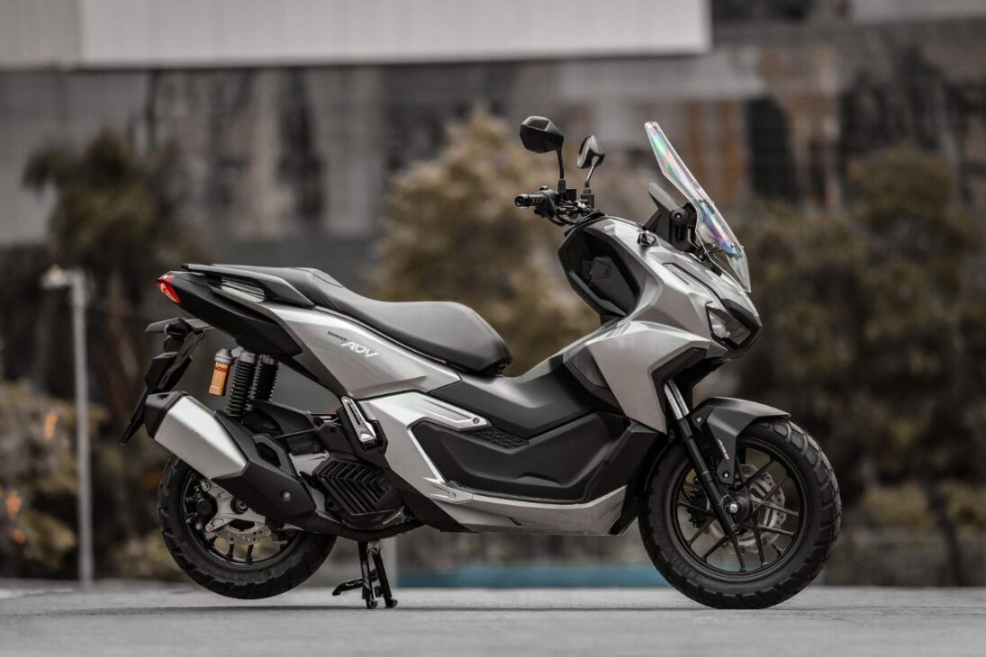 A nova moto Honda, a SUV de Duas Rodas com suspensão de curso longo da Showa para encarar o asfalto ruim da cidade.