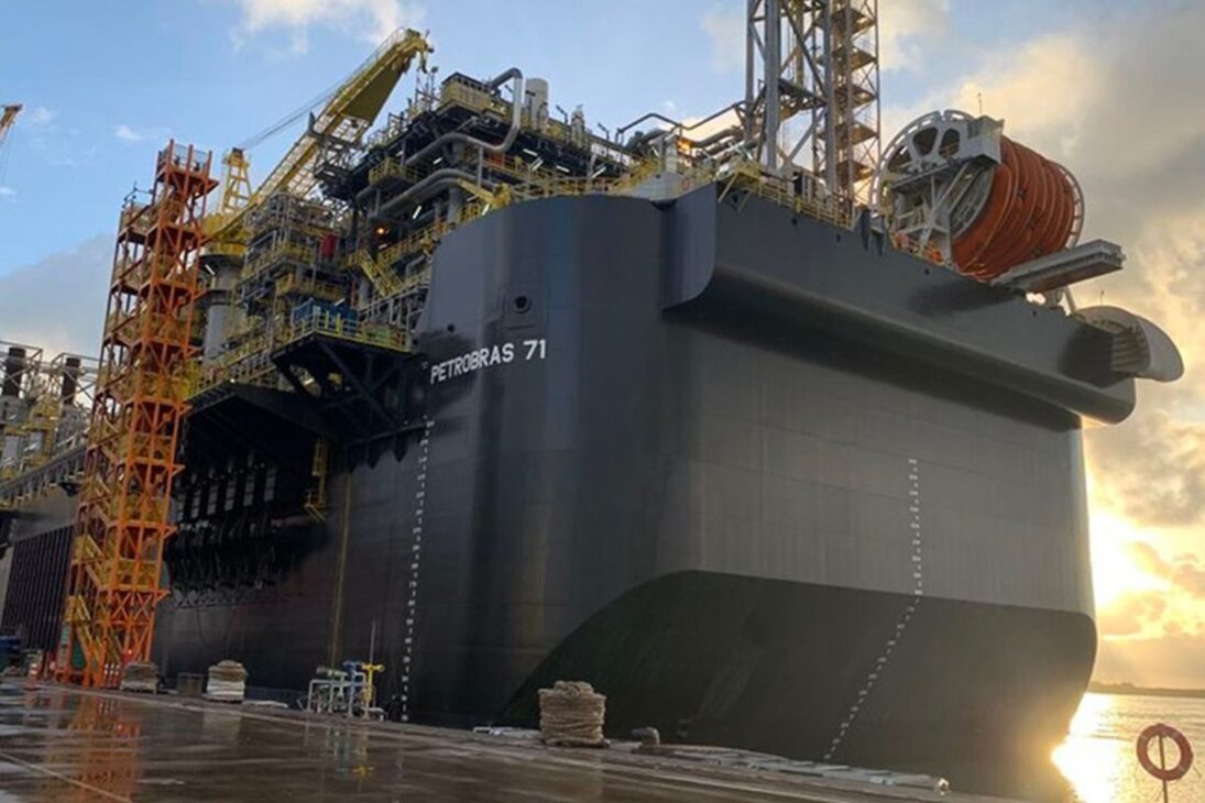 A plataforma mais profunda do Brasil, como a P-71 da Petrobras opera a 2.000 metros de profundidade para extrair o petróleo do fim do mundo
