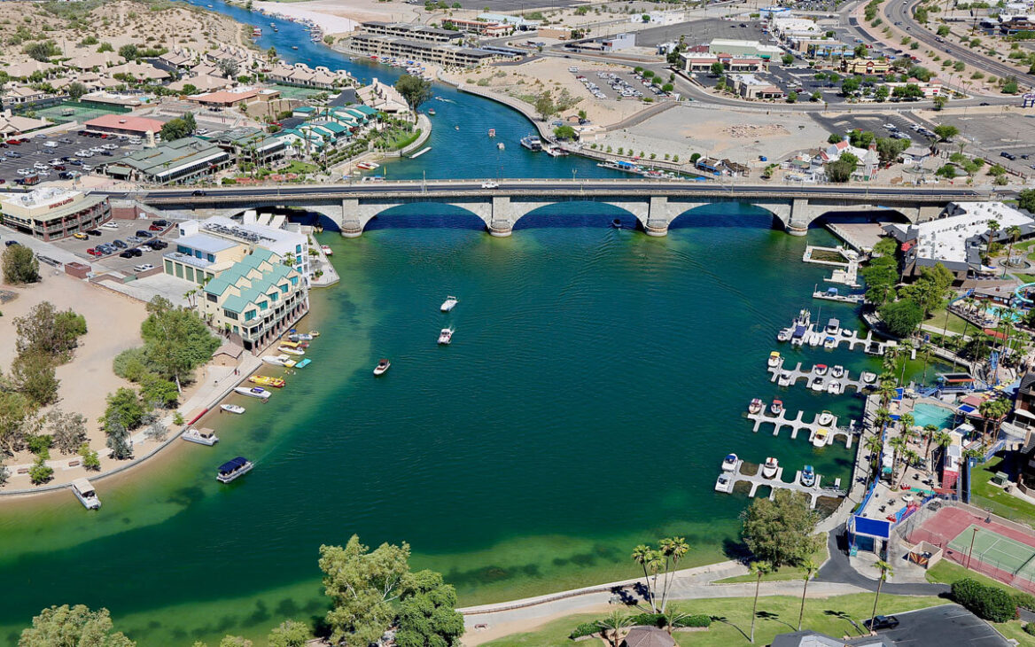 A reconstrução da histórica Ponte de Londres, que deu a uma cidade do Arizona uma travessia icônica para atrair mais de 800.000 turistas anualmente