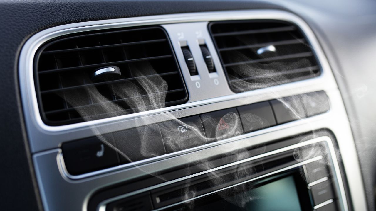 Ar-condicionado ligado pode aumentar em até 20% o consumo — veja como economizar sem passar calor no carro