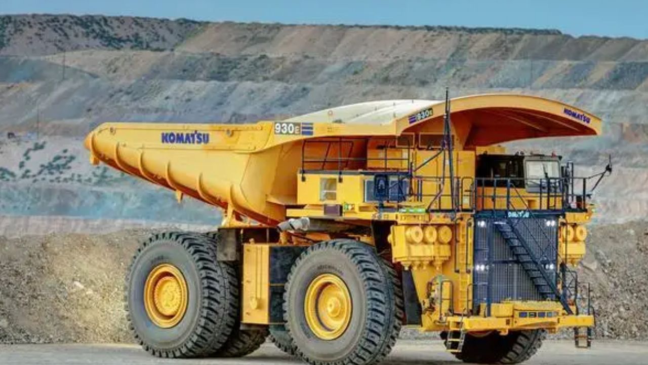 O caminhão de mineração a hidrogênio da GM é um protótipo inovador que funciona como uma usina de energia móvel, capaz de abastecer até 3.000 casas enquanto opera de forma limpa. Imagem: Komatsu/Divulgação