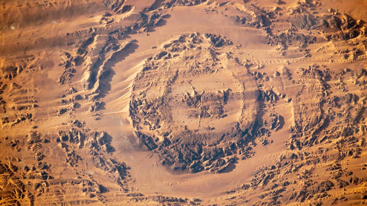 Cratera Aorounga, no deserto do Saara