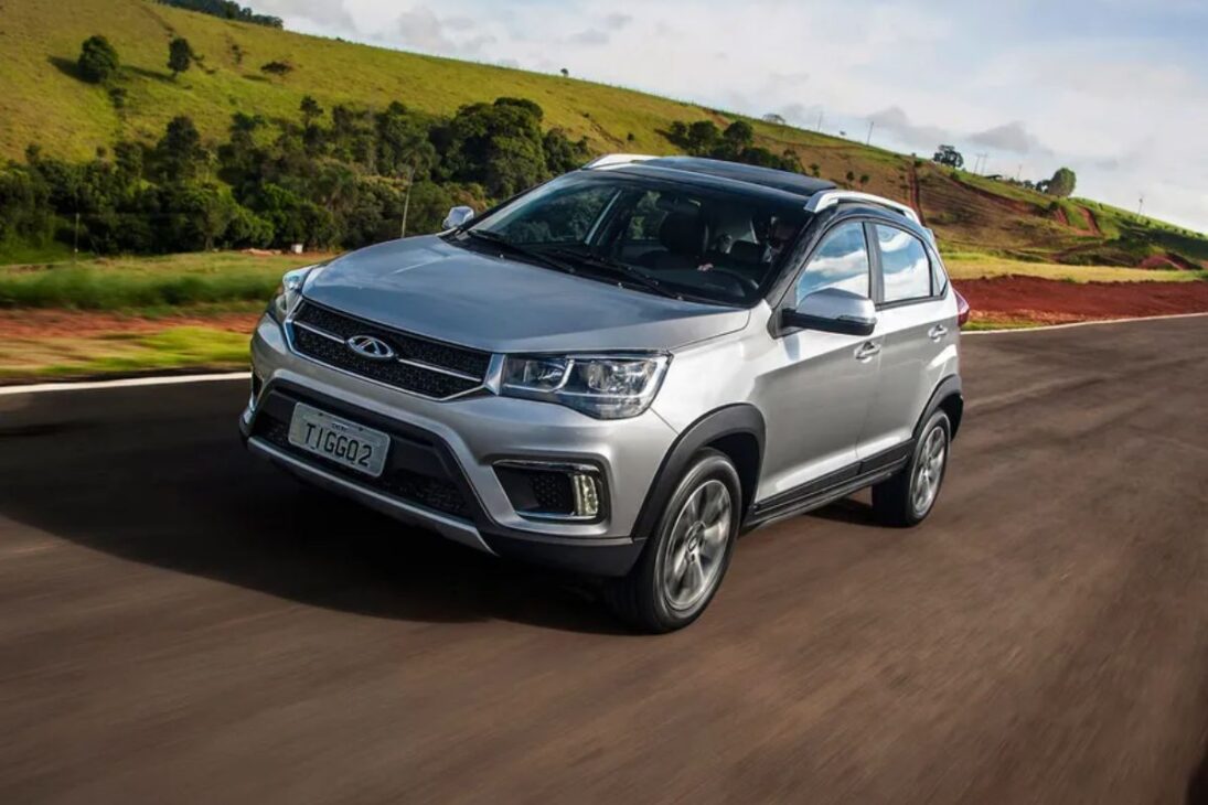 A trajetória da Chery no Brasil é um estudo de caso sobre resiliência e reinvenção. Inicialmente associada à pejorativa alcunha "Xing-Ling", que denotava produtos chineses de baixa qualidade, a montadora chinesa enfrentou uma dura batalha para conquistar o consumidor brasileiro. Hoje, o cenário é outro.