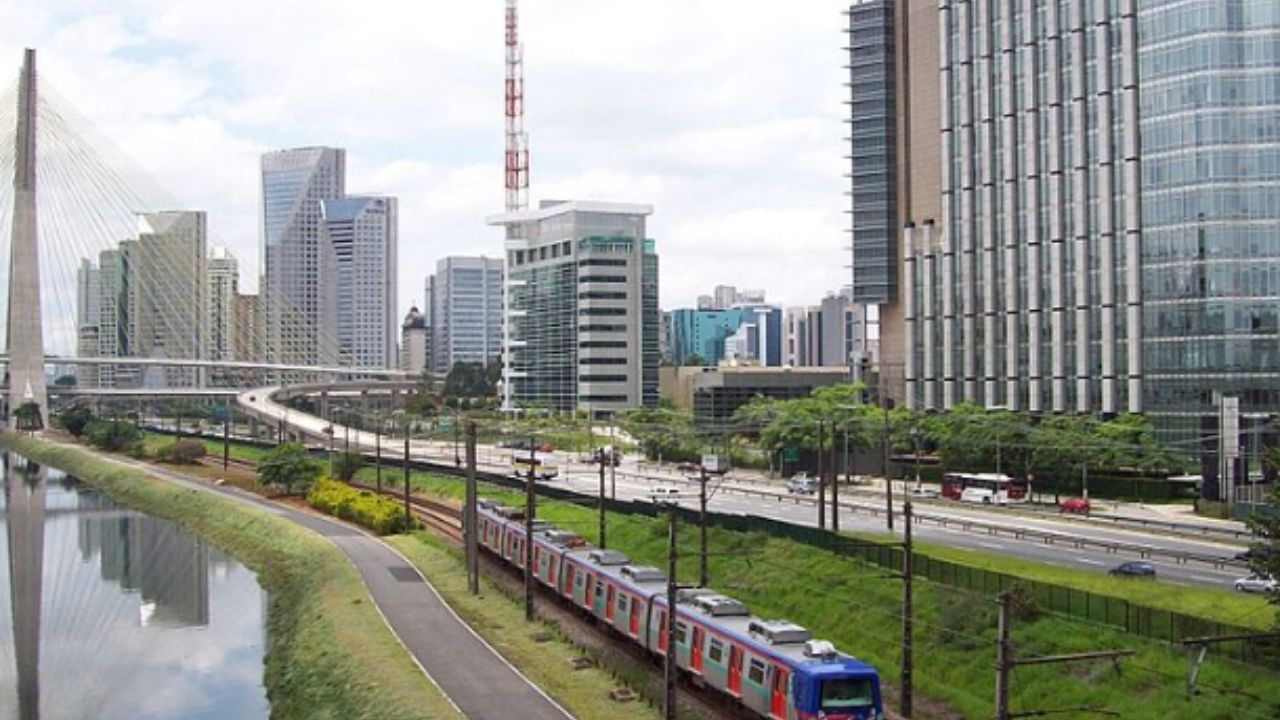 O Brooklin transformou-se de um bairro industrial esquecido em um sofisticado e caro polo gastronômico, tornando-se a região com o aluguel mais alto de São Paulo.