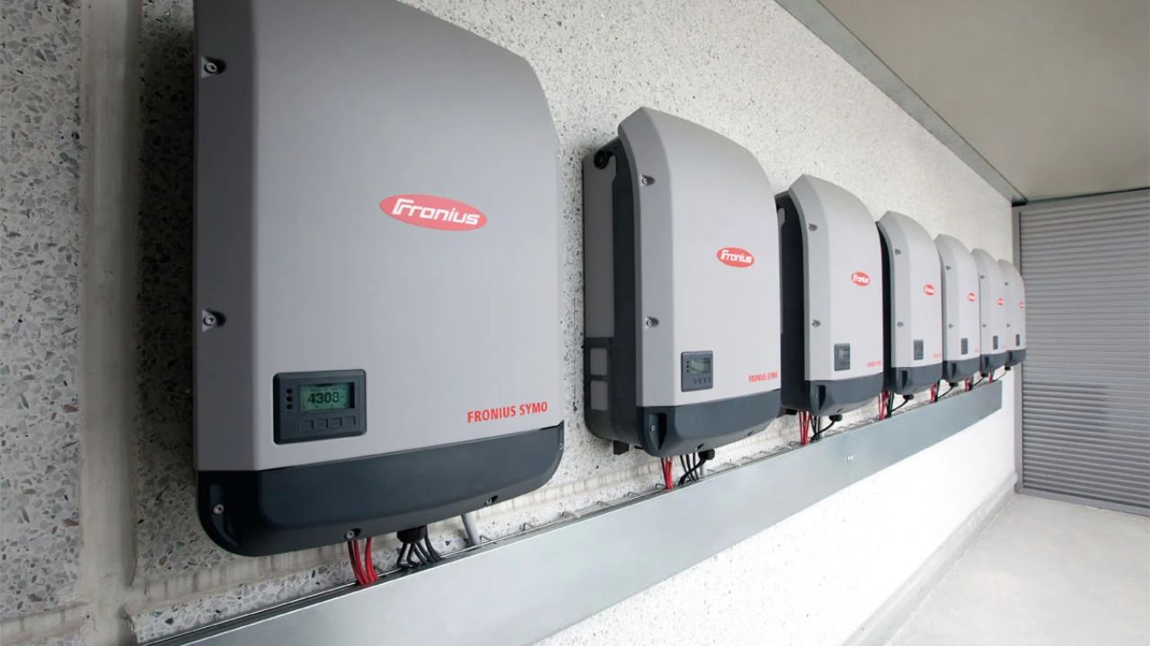 É possível trocar equipamentos da energia solar após a aprovação do projeto?