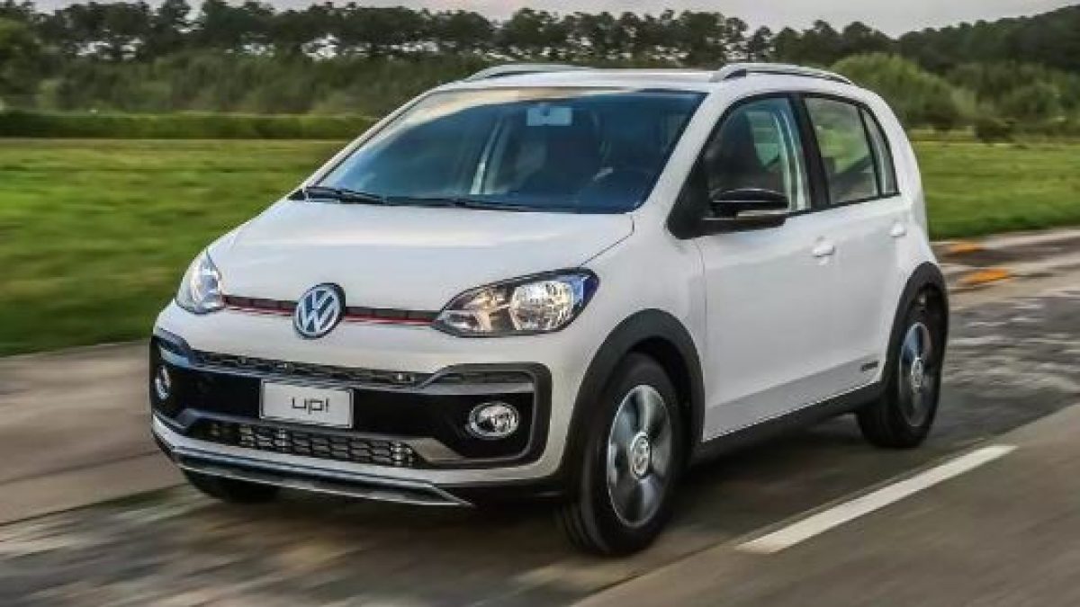 Esta é a história dupla de um carro que fracassou em vendas em sua missão original, mas que, em uma de suas versões, tornou-se um dos foguetes de bolso mais desejados do país. Do lançamento à sua consagração no mercado de usados.