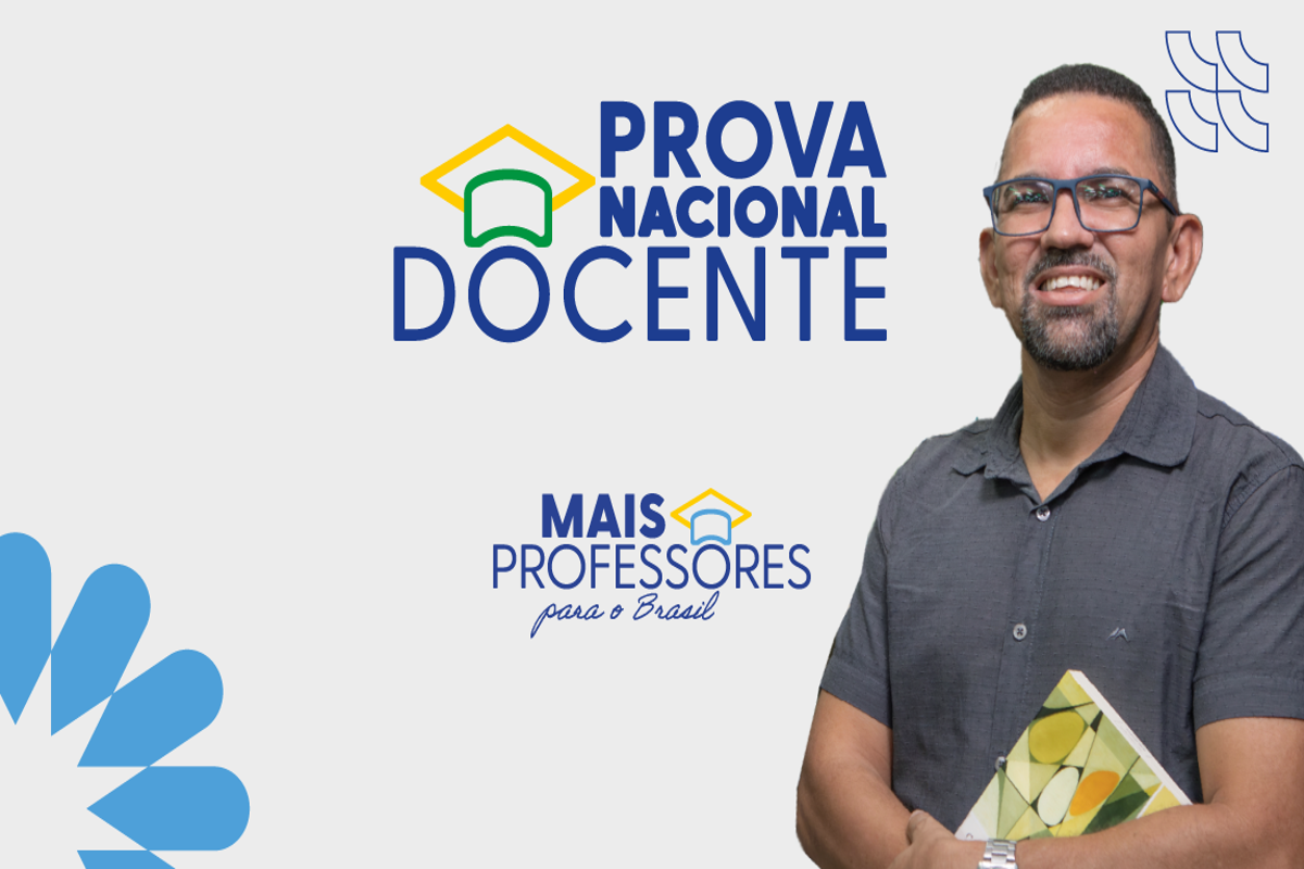 Professor segura caderno ao lado do logotipo da Prova Nacional Docente