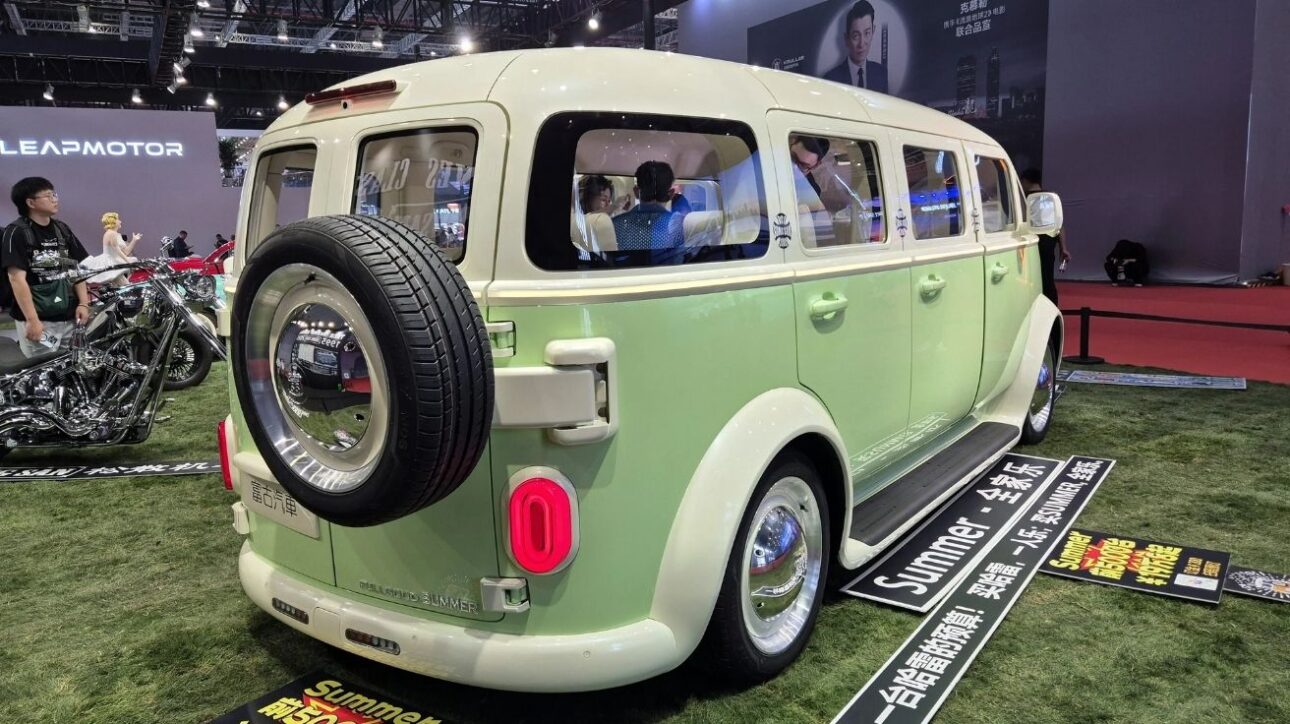Minivan híbrida Songsan Summer resgata o clássico visual da Kombi com até 1.200 km de autonomia e tecnologia moderna para o futuro da mobilidade.