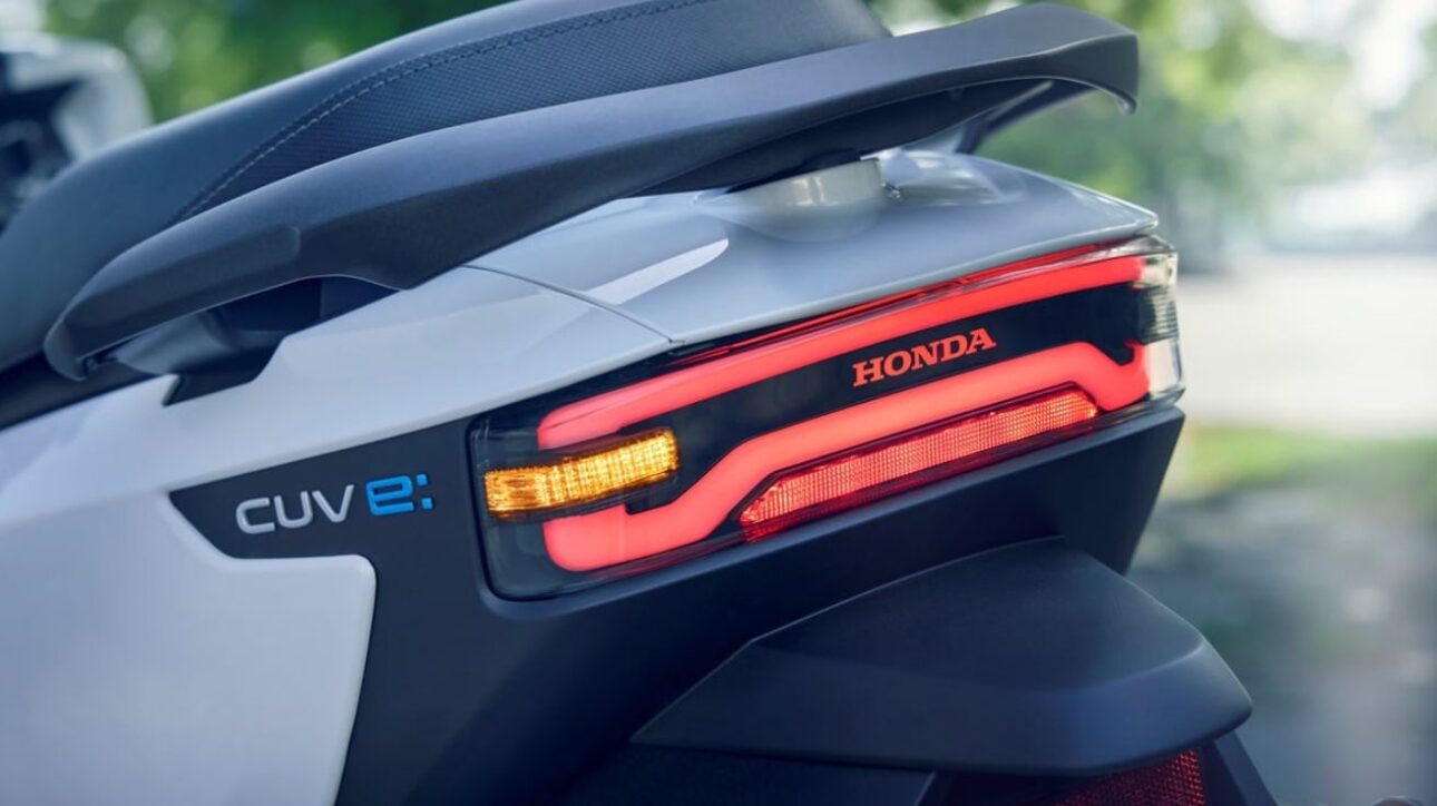 Honda registra scooter elétrica com autonomia de 80 km e recarga em 6 h, mirando Yamaha, Shineray e VMoto no mercado brasileiro.