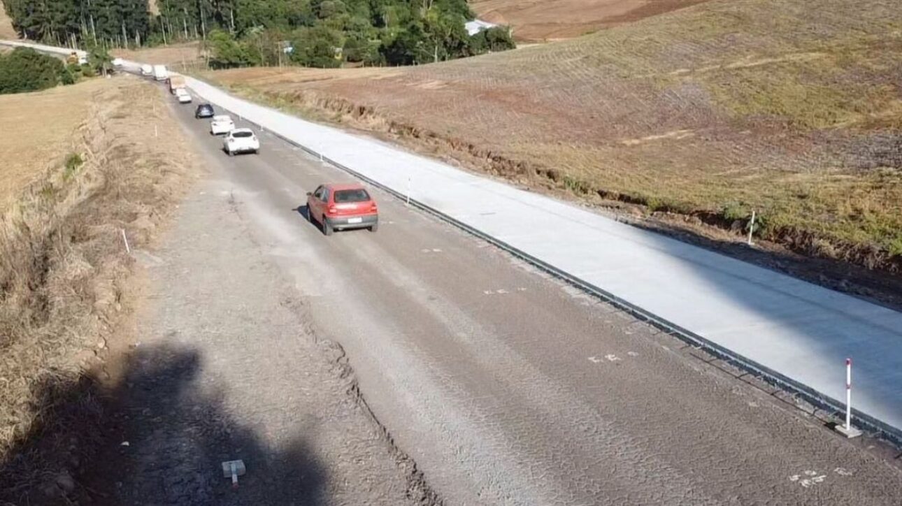 Concreto avança nas rodovias privatizadas do Brasil, promete durabilidade de 30 anos e reduz custos de manutenção frente ao tradicional asfalto.