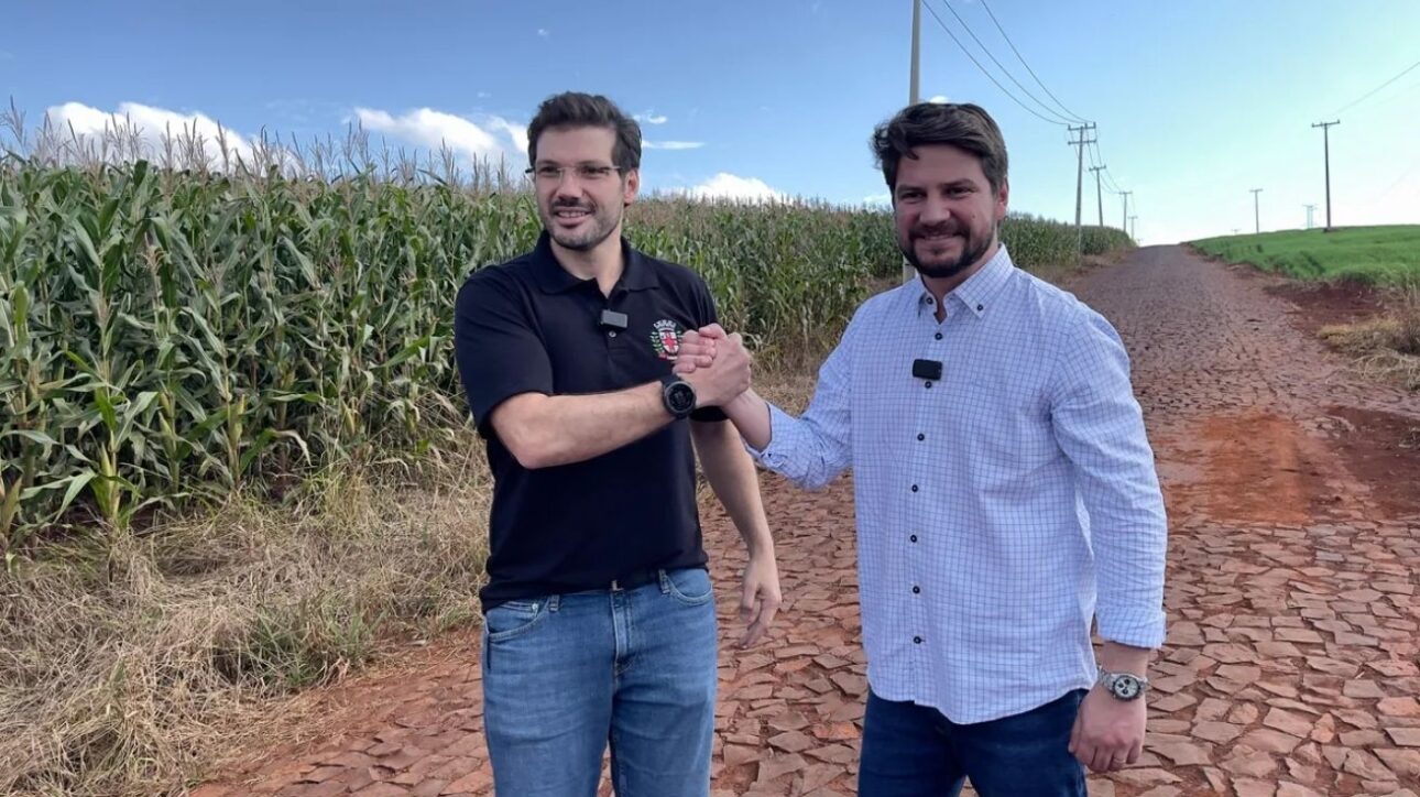 Prefeitos firmaram compromisso para pavimentar 17 km da estrada que liga Arapongas e Londrina. (Foto por Cindy Santos/tnonline)