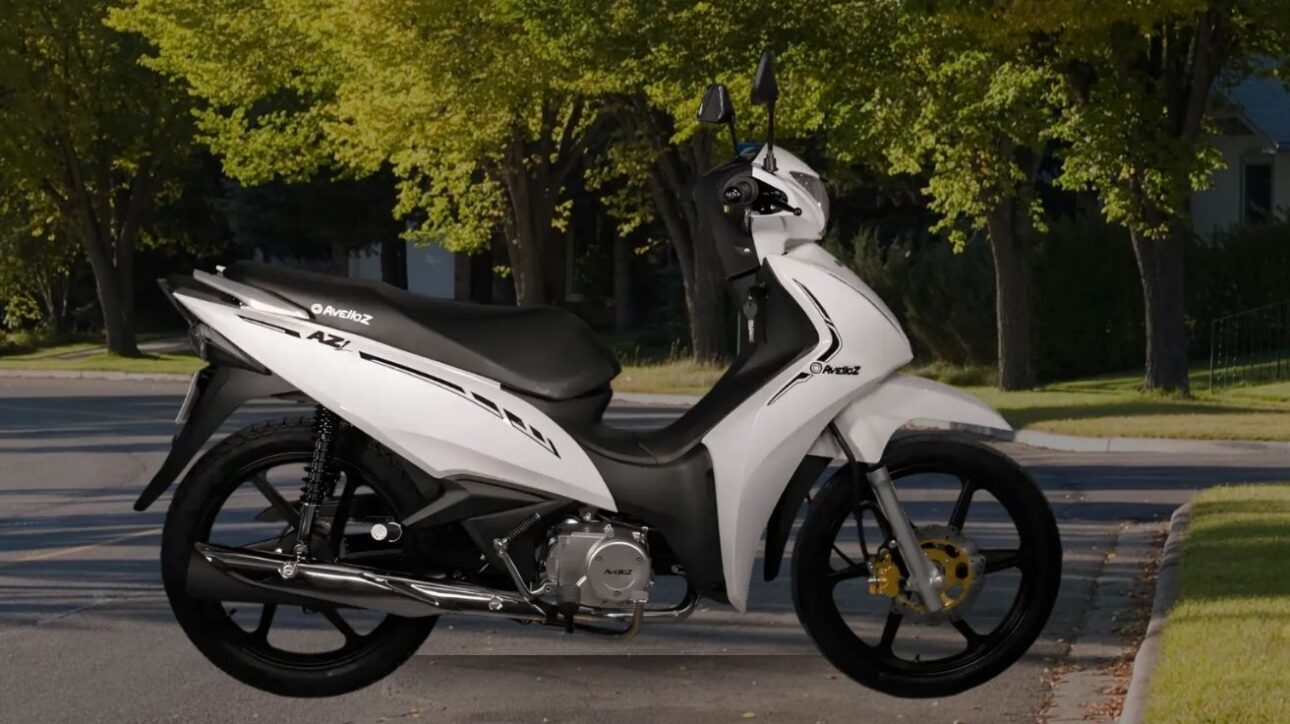 Moto de 49cc que consome 60 km/L, tem painel digital e pode ser pilotada sem CNH. Custa menos que um iPhone topo de linha. Confira.