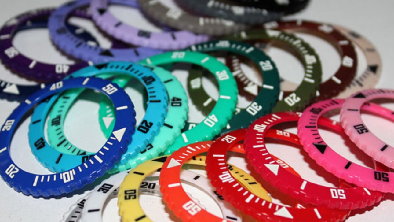 Descubra como o Champion Troca-Pulseiras marcou gerações, conquistou o Brasil com pulseiras coloridas e segue como ícone de nostalgia e moda.