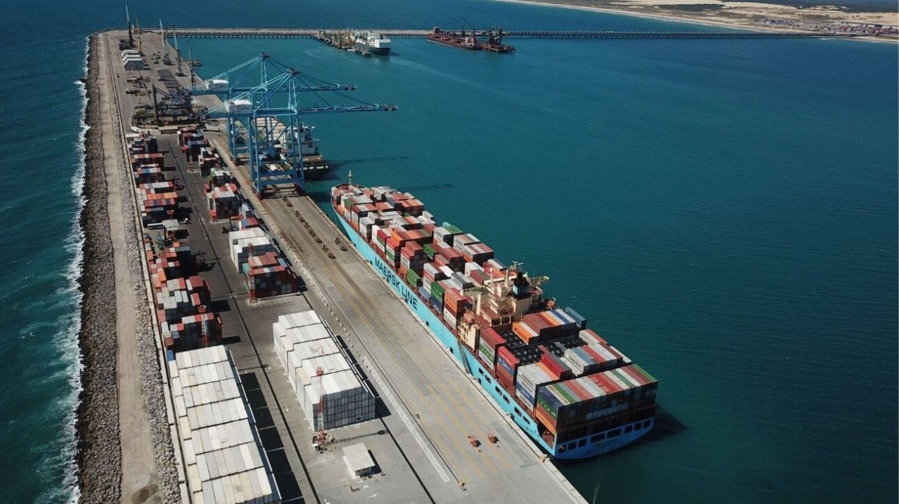O Complexo do Pecém investe quase R$ 1 bilhão para desafiar o porto de Santos e transformar o Brasil no líder global em exportações. (Imagem/ divulgação)