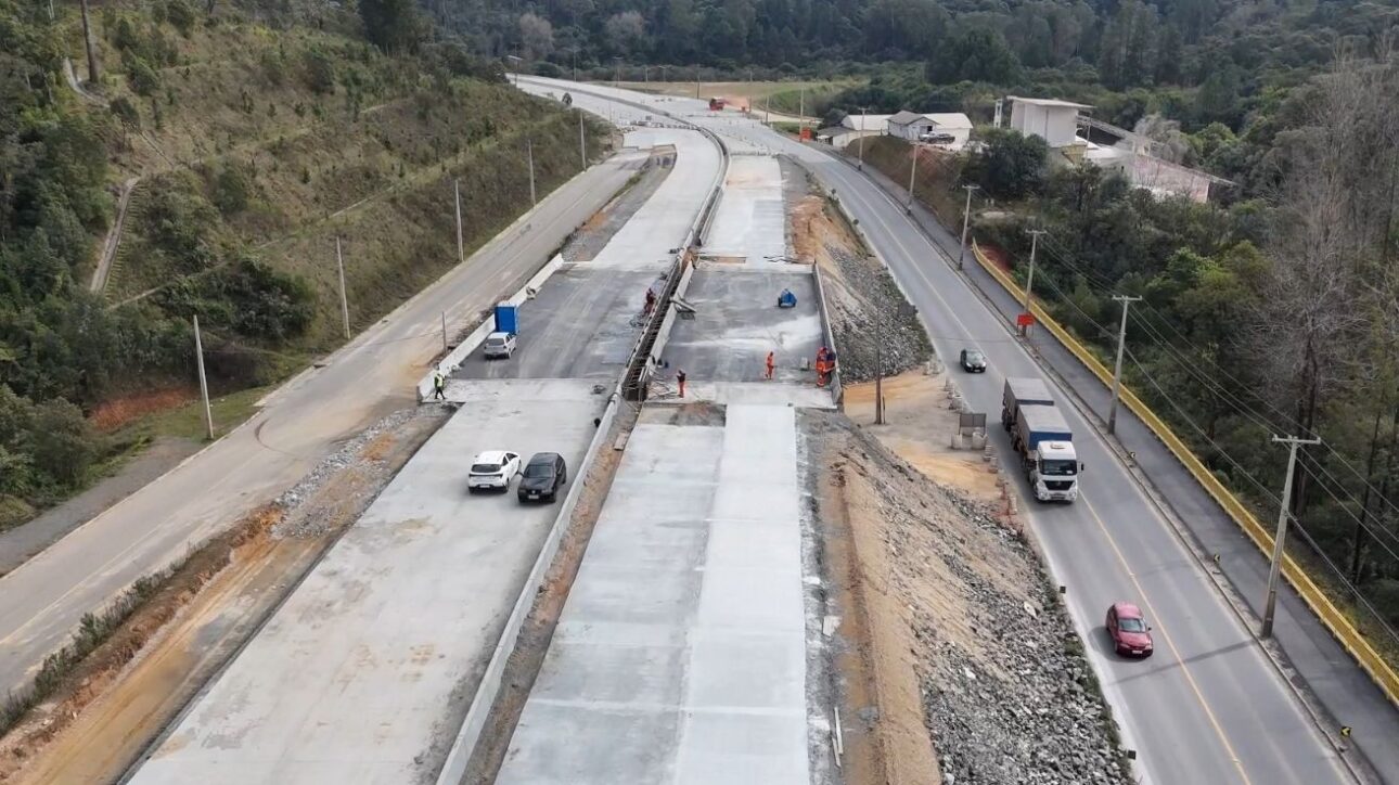 Concreto desafia o asfalto nas rodovias brasileiras com vida útil de até 30 anos e custos mais baixos no ciclo de vida. Saiba o que muda.. Rodovia dos Minérios. Foto: DER-PR
