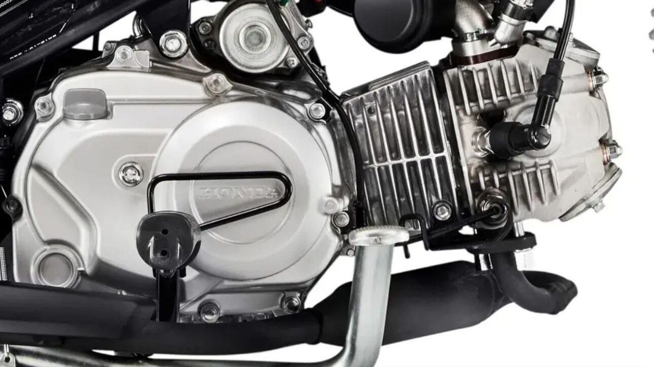 Honda Pop 110i ES 2025 surpreende com motor renovado, consumo de até 49 km/l e preço acessível, podendo desafiar a líder CG 160 no Brasil.