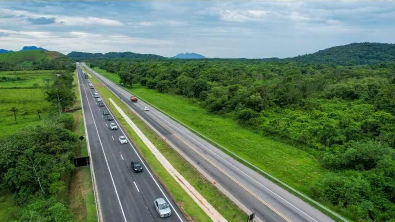 BR-101 no ES será modernizada com R$ 10 bi, criando empregos, pedágios eletrônicos e recarga para elétricos. Mudança histórica na logística nacional.