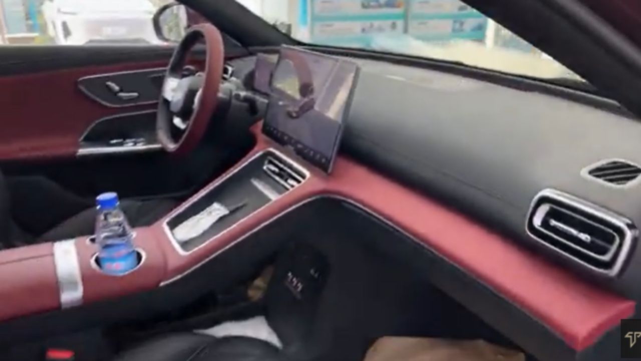 A montadora chinesa Chery redefine o mercado com o Fulwin A9L. Conheça o sedã híbrido com autonomia de quase 2.000 km, bateria LFP, tecnologia de ponta e lançamento global em 2026. Imagem: Canal YS Cars