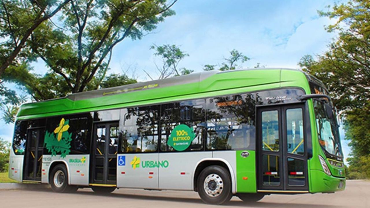 Ônibus 100% elétrico da BYD, modelo D9W. Imagem: BYD