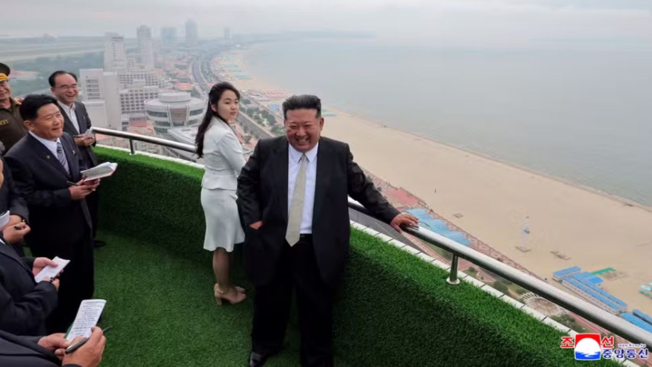Inaugurado por Kim Jong-un em Wonsan Kalma, o novo parque temático da Coreia do Norte é um grande complexo aquático com piscinas e tobogãs, cujo acesso, por enquanto, é exclusivo para os cidadãos do país. Foto: Divulgação/KCNA