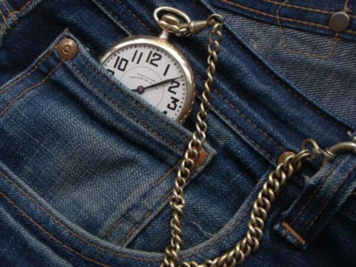 O bolso pequeno da calça jeans: o mistério do "quinto bolso" que não foi feito para moedas