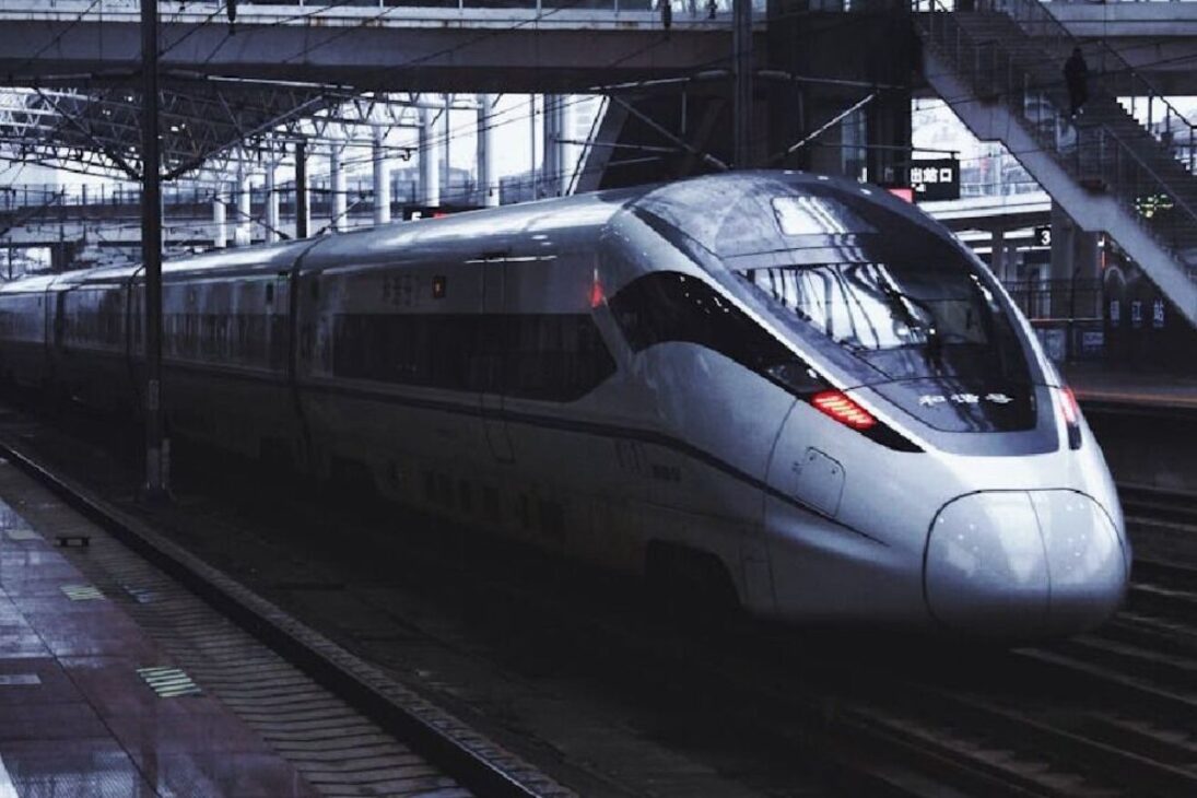 O trem-bala brasileiro ligaria Rio e São Paulo, foi prometido para a Copa de 2014, custou milhões em estudos, e nunca teve um único trilho assentado