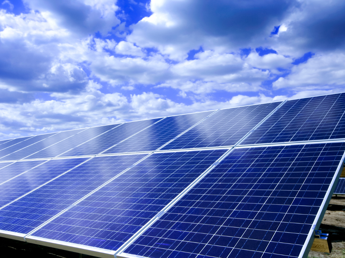 Instalação de usina solar no Ceará deve gerar até 90% de economia e reforça compromisso com fontes limpas e renováveis. Obras chegam a 22%.