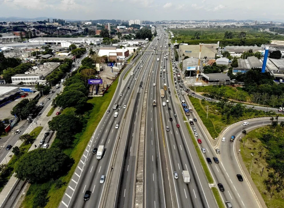 A maior estrada nacional tem 4.660 km, cruza dez estados, liga o Nordeste ao Sul e se consolida como a coluna vertebral da economia do país