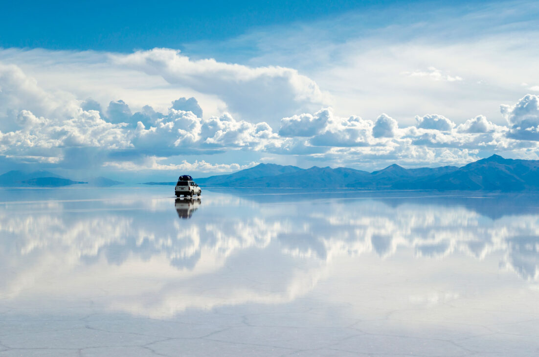 Salar de Uyuni o maior deserto de sal do mundo e seu espetacular efeito espelho na Bolívia