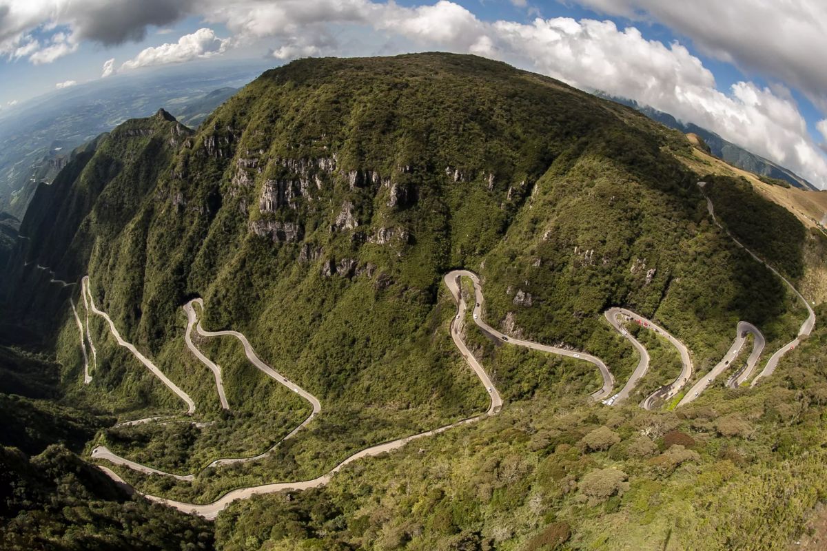 Serra do Rio do Rastro: a espetacular estrada com 284 curvas que desafia motoristas em Santa Catarina